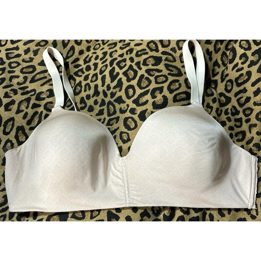 Maidenform One Fabulous Fit‎ 2.0 Tailored Wireless Bra in Nude, Size 38C